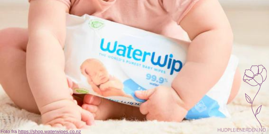 en baby holder en pakke water wipes